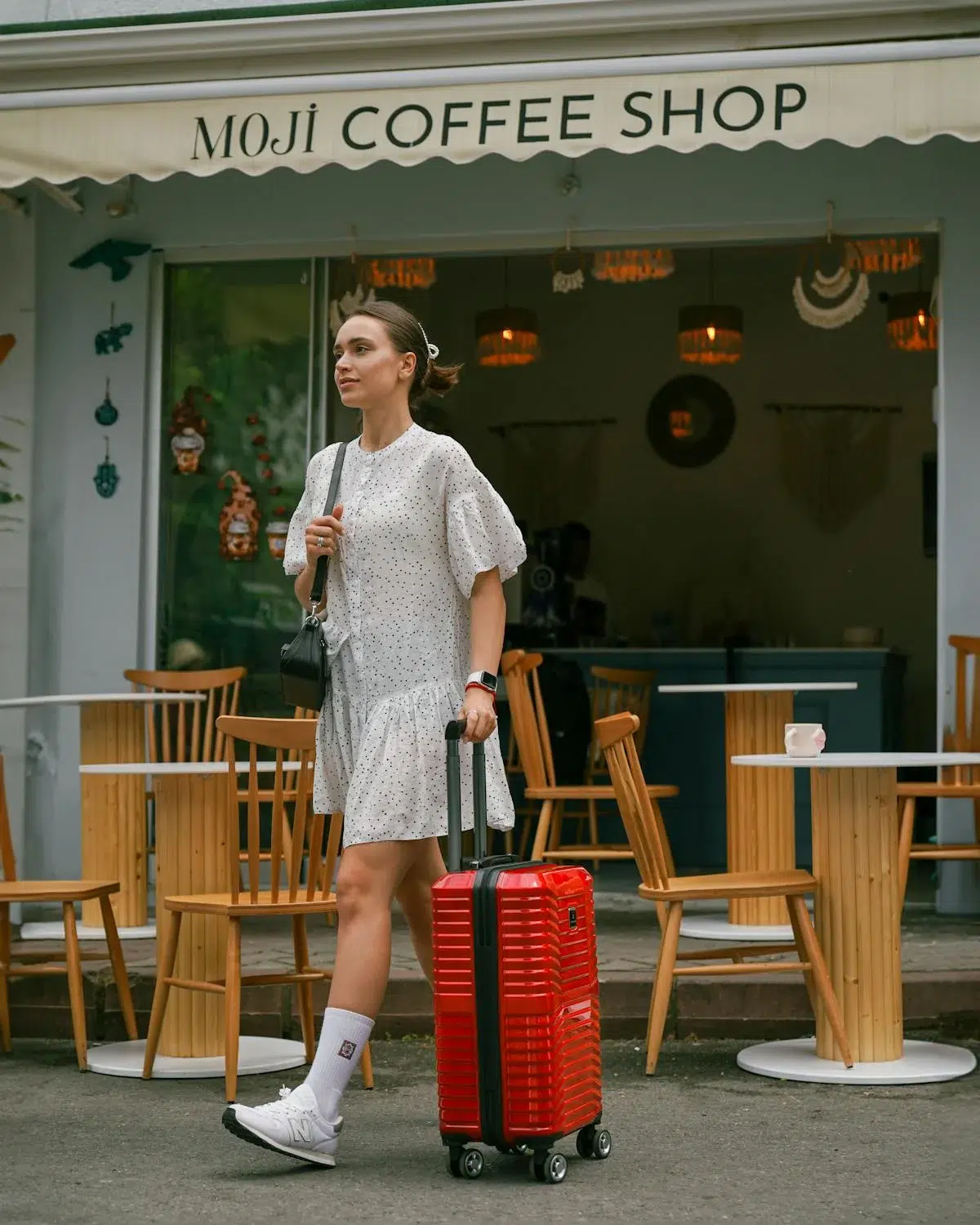 walking lady without foot pain